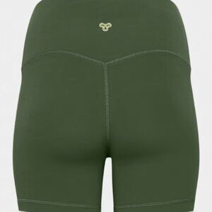 Aritzia TnAction Biker Shorts — Forest Green (M)